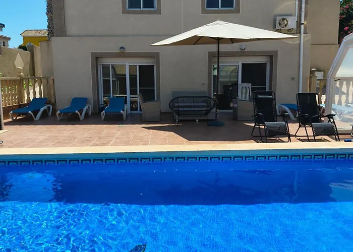 With Super Swimming Pool Vila *