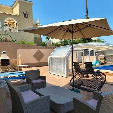 With Super Swimming Pool וילה
