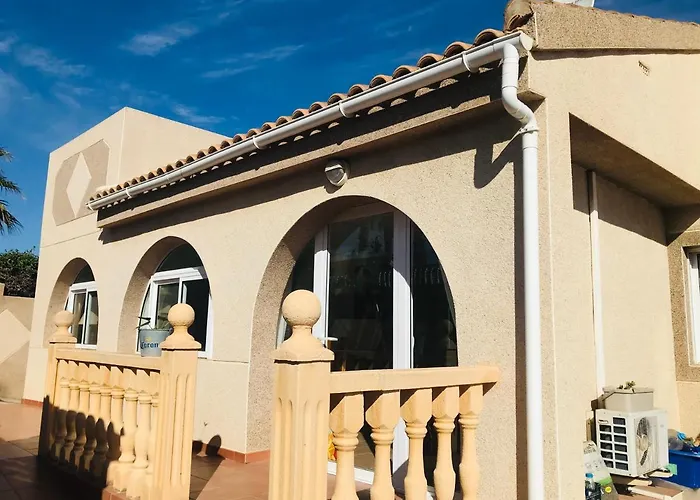 With Super Swimming Pool Gran Alacant